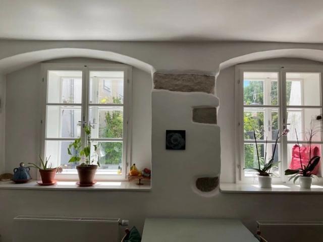 Charmante Altbau Wohnung mit Loggia und eigenem Garten