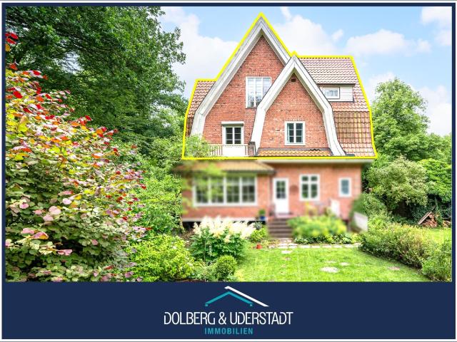 Charmante Altbauwohnung auf zwei Ebenen mit eigenem Garten und Stellplatz in attraktiver Lage von Wohldorf Ohlstedt