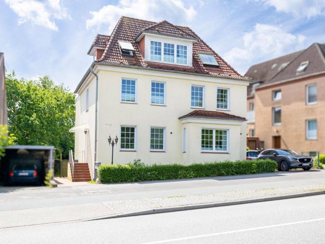 Charmante Altbauwohnung auf zwei Etagen mit eigenem Garten