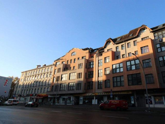 Charmante Altbauwohnung in Neukölln: 2 Zimmerwohnung mit Balkon Bezugsfrei ab April 2026