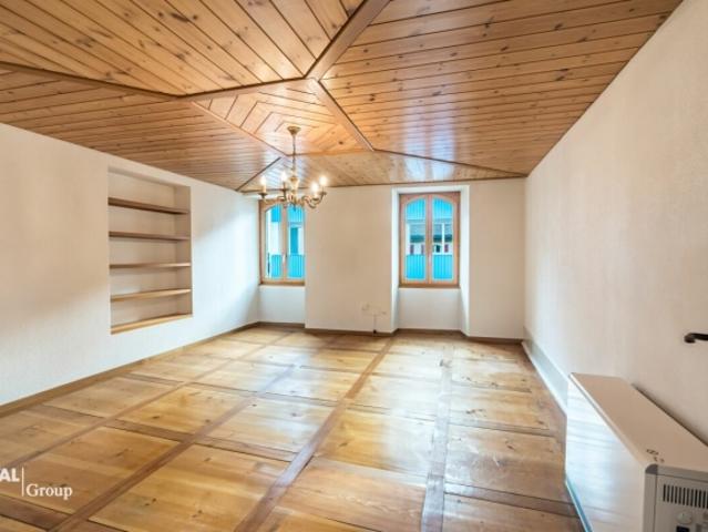 Charmante Altbauwohnung mit viel Potenzial und historischem Flair