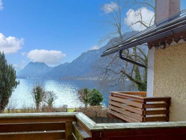 Charmante Altbauvilla mit Potenzial direkt am Attersee mit eigenem Seegrundstück und Zweitwohnsitzwidmung