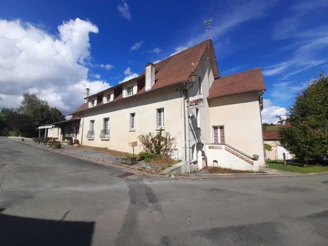 Charmante auberge dans le bourg de Vaunac