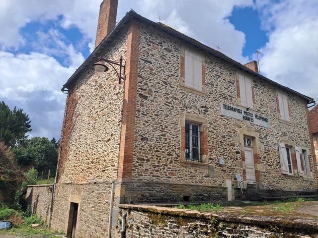 CHARMANTE BATISSE EN PIERRES. Un potentiel unique à Saisir