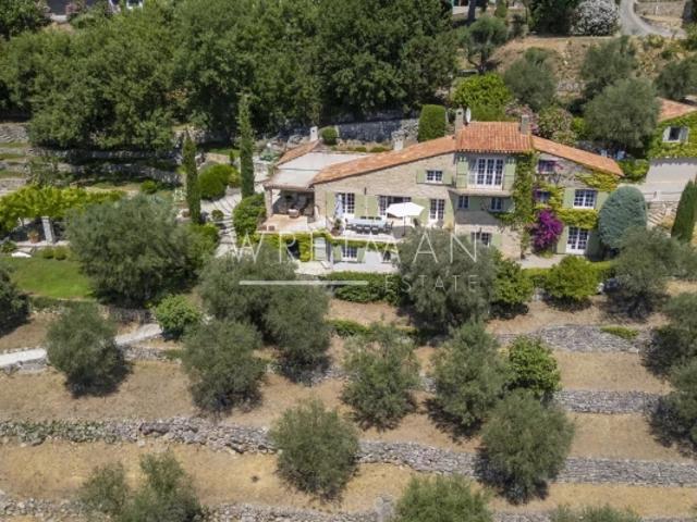 Charmante bastide avec vue imprenable – Tourrettes sur Loup