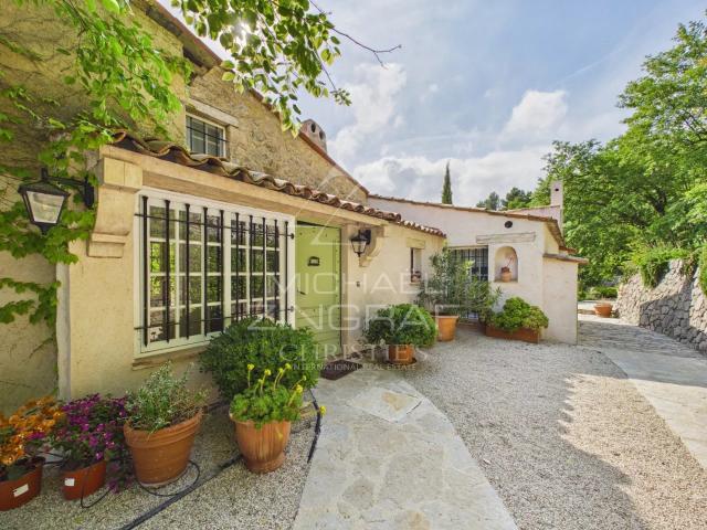 Charmante bastide avec vue imprenable – Tourrettes sur Loup