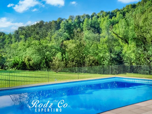 Charmante Bastide Historique à Caseneuve 500 m2 avec Piscine, 3 Logements Indépendants et Espaces Extérieurs