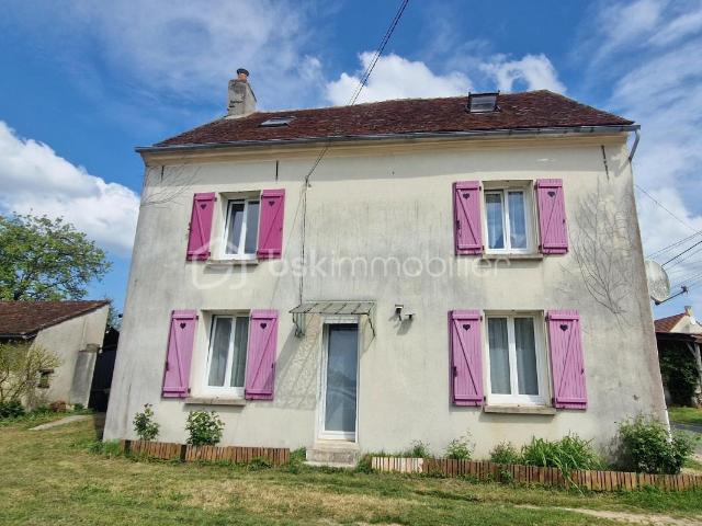 CHARMANTE BRIARDE DE 170M2 environ, 4 chambres avec jardin attenant