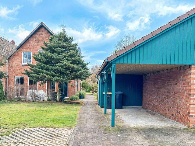 CHARMANTE DOPPELHAUSHÄLFTE IN ZEVEN