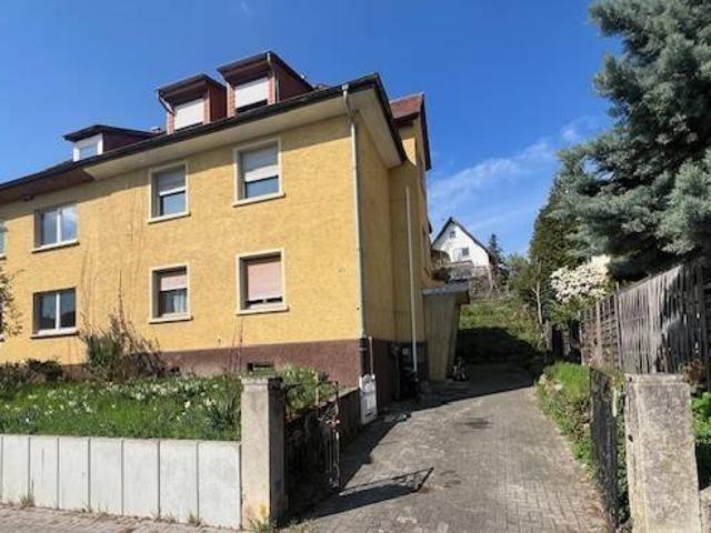 Charmante Doppelhaushälfte mit 3 Wohneinheiten!