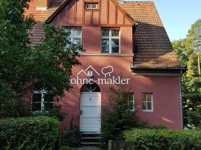 Charmante Doppelhaushälfte mit großem Garten in Frohnau