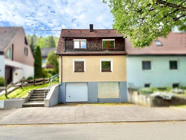 Charmante Doppelhaushälfte mit sonnigem Garten in begehrter Lage von Albstadt Ebingen