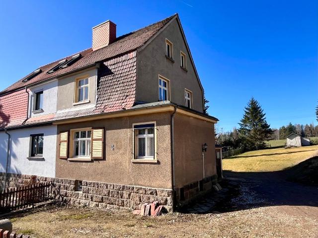 Charmante Doppelhaushälfte mit viel Potential in Oberplanitz