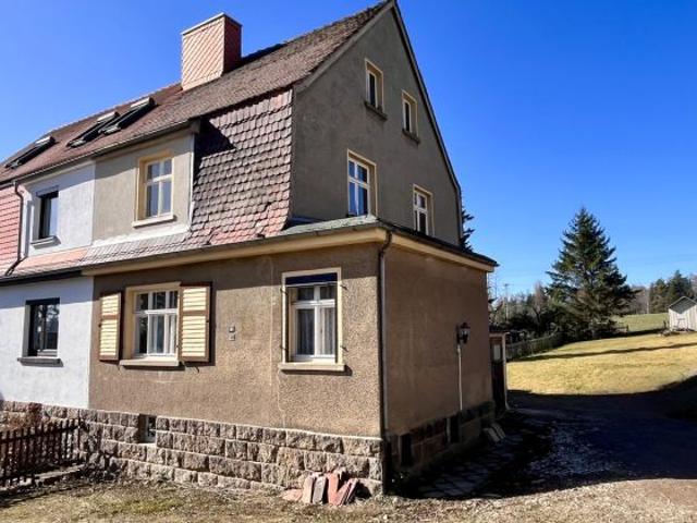 Charmante Doppelhaushälfte mit viel Potential in Oberplanitz