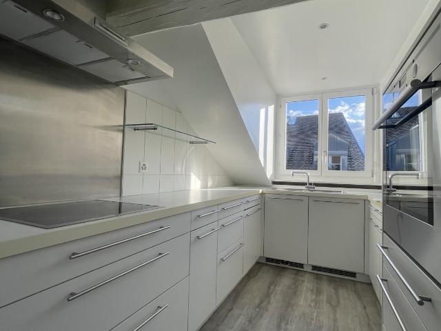 Charmante Dachbodenwohnung mit drei Zimmern im 4. Stock
