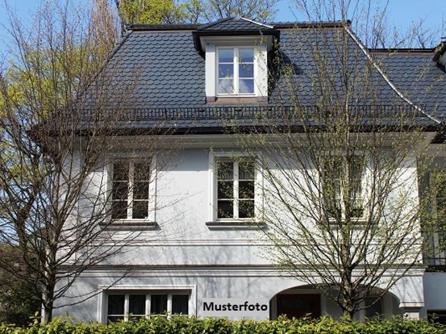 Charmante Dachgeschoss Altbau Wohnung nebst Dachterrasse