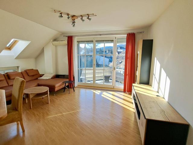 Frühling auf der eigenen Terrasse! Charmante Dachgeschosswohnung mit Garage in Grünruhelage im Zentrum von Perchtoldsdorf