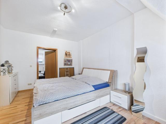 Charmante Dachgeschosswohnung mit Gemeinschaftsgarten – Ideal für Singles & Paare!