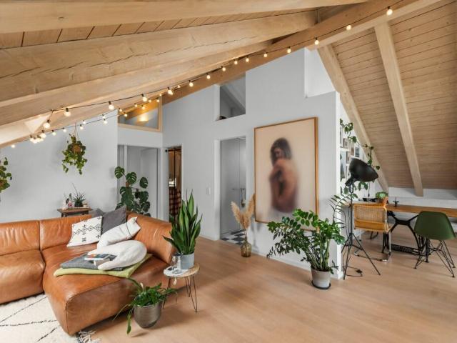 Charmante Dachwohnung an stadtnaher und sonniger Lage!