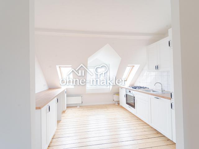 Charmante DG Wohnung renoviert, mit neuer EBK und separatem Speicher in Lübeck