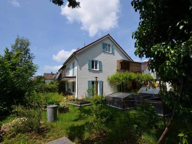 Charmante DHH mit zwei Wohneinheiten in Fürstenried Maxhof ruhige Lage, großes Grundstück