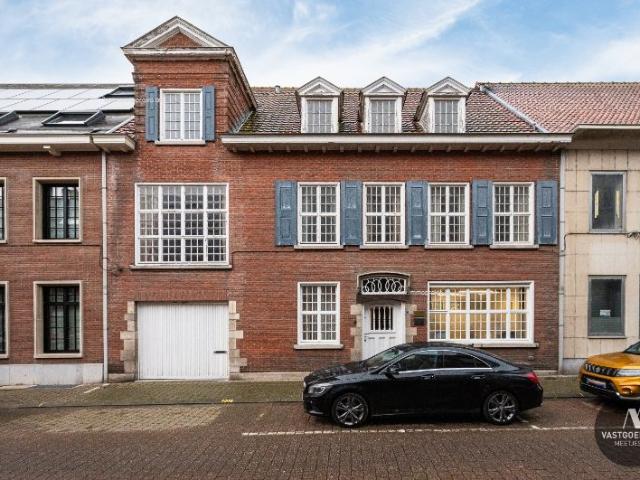 Charmante en statige woning in centrum Eeklo