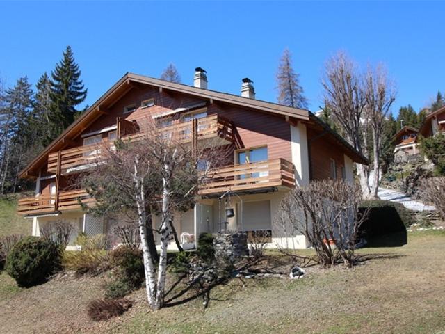 Charmante Eckwohnung in Montana, idyllisches Viertel mit Bergblick