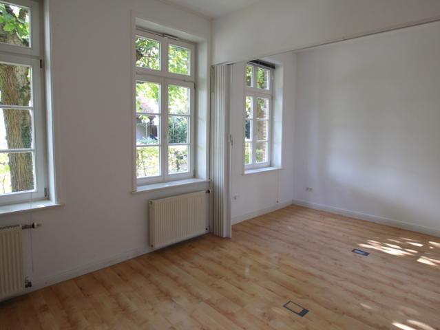 Charmante Erdgeschoss Büro / Praxisfläche mit Parkplätzen in zentrumsnaher Lage von Rastede