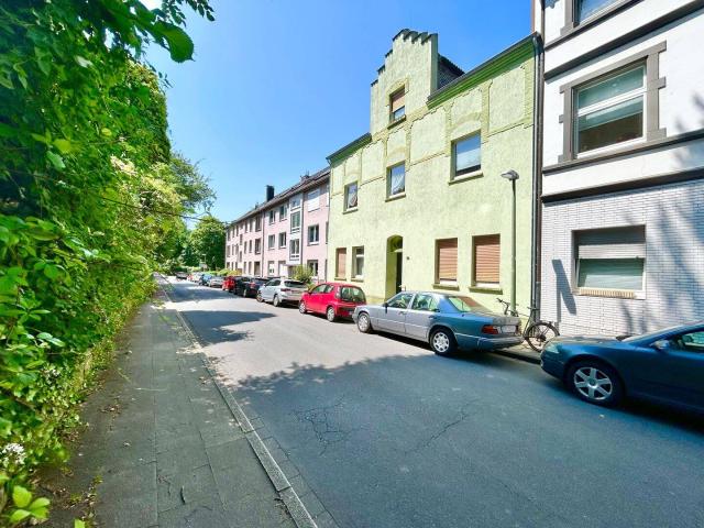 Charmante ETW in Rüttenscheid: lichtdurchflutete Räume, modernisiertes Bad, 2 Stellplätze & Garage!