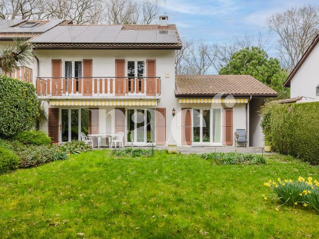 Charmante Familienvilla mit privatem Garten in grüner Umgebung