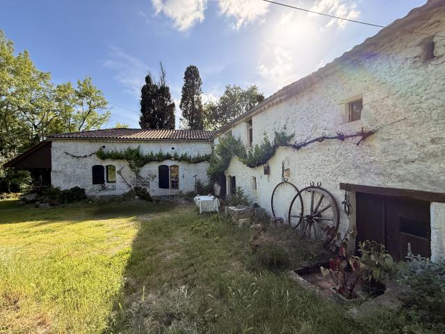 Charmante fermette à la campagne Cadre paisible et verdoyant