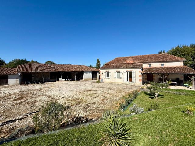 Charmante fermette rénovée avec grange et beau jardin clos
