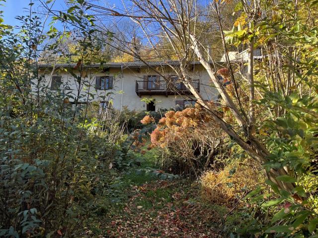 Charmante ferme avec vue panoramique sur la vallée 242m² Tarascon sur Ariège