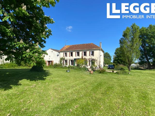 Charmante ferme de 4 chambres avec grande grange et vue fabuleuse sur la campagne