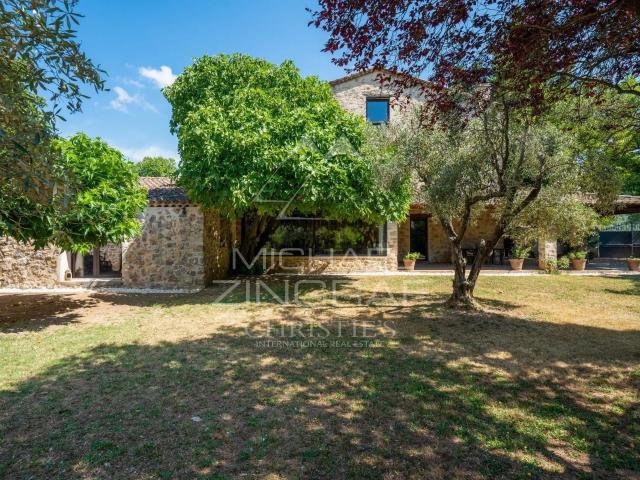 Charmante ferme rénovée au cœur de la Provence Verte 300m² Tourves