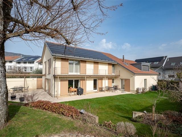 Charmante freistehende Villa mit wunderschön gestaltetem Garten
