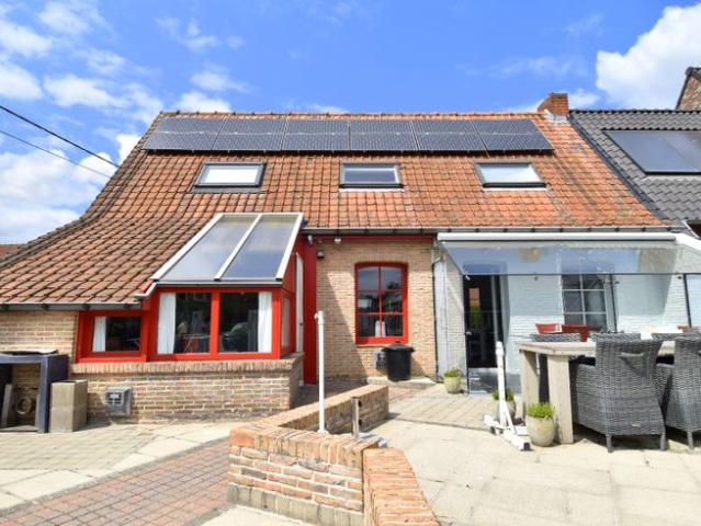 Charmante koppelwoning met 3 slaapkamers te Heule