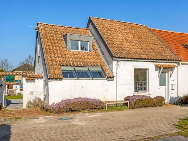 Charmante, HOB woning met 2 slpk carport en tuin