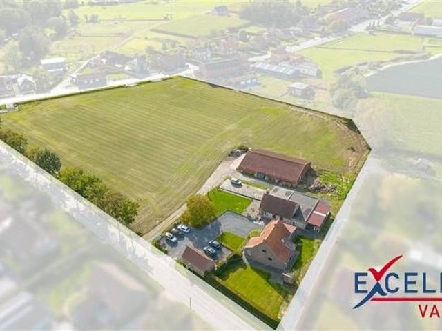 Charmante hoeve met apart commercieel gebouw te koop in Ruis