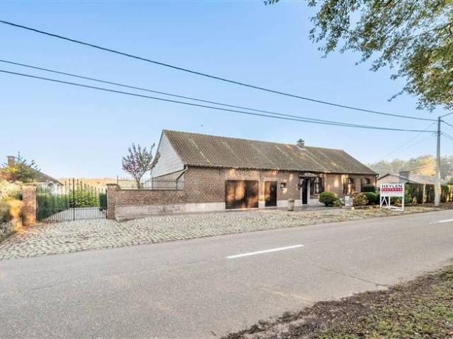 Charmante hoeve met 5 slpk op perceel van ca.11a