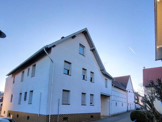 Charmante Hofreite mit großzügigen Innenhof und Nebengebäude