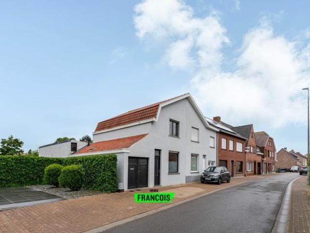 Charmante halfopen bebouwing met 2 slaapkamers en ruime tui…