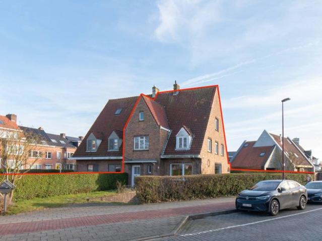 Charmante halfopen bebouwing met zonnige tuin te Oostende