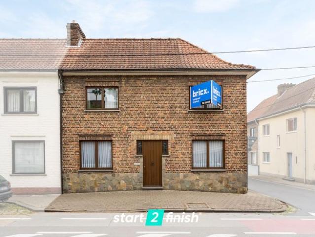 Charmante halfopen woning te koop in Roeselare – centraal g