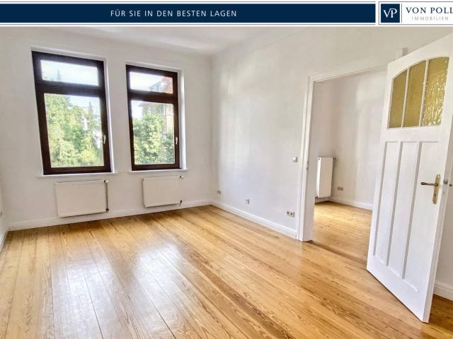 Charmante, helle 4 Zimmer Altbauwohnung