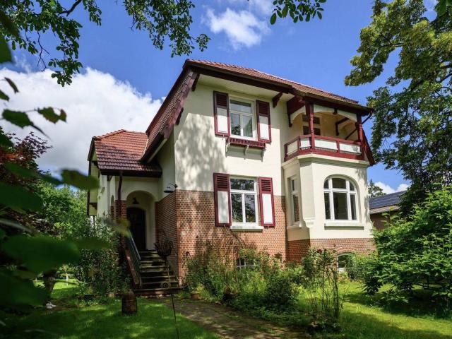 Charmante Jugendstil Villa mit historischem Flair, großem Garten und Sauna in Hamburg Ohlstedt