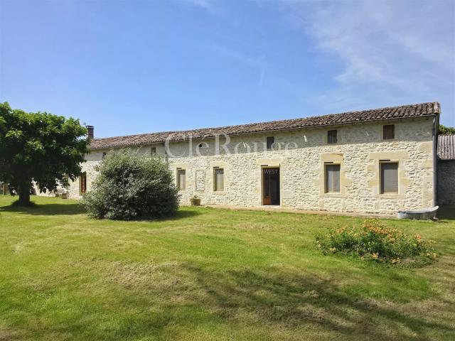 Charmante longère de 4 chambres offrant la possibilité d'amé. 240m² Pellegrue