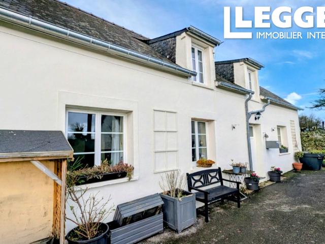 Charmante longère mitoyenne de 3 chambres avec caractère et cour, située dans un village pittoresque