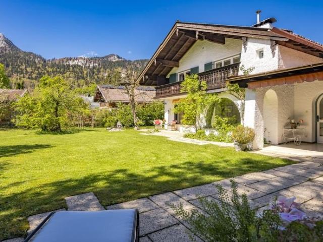 Charmante Landhausvilla vor Naturkulisse