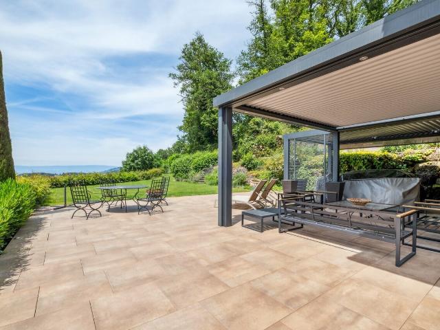 Charmante moderne Villa mit Panoramablick